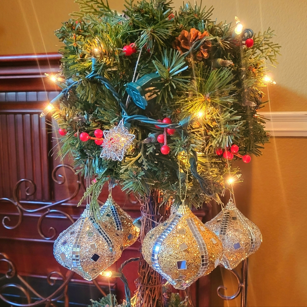 Vintage Set of (4)-Twinkling Light Reflecting Christmas Pear Shaped Ornament’s